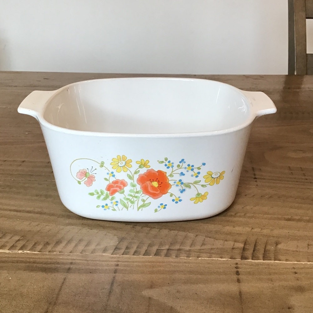 Vintage CorningWare A-3-B 3-quart casserole dish "Wildflower" pattern.